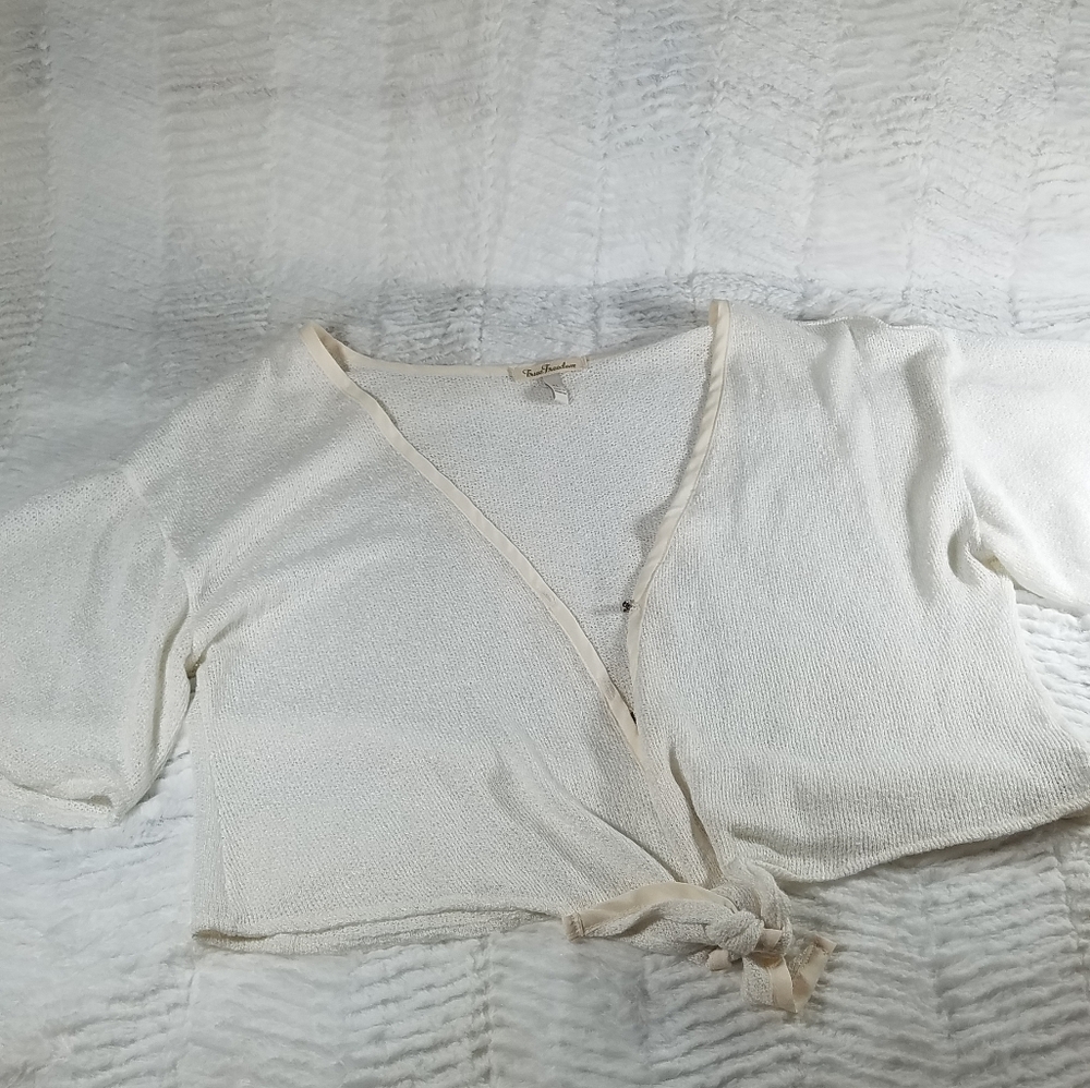 3/$12 Open knit button front cream top w/ tie